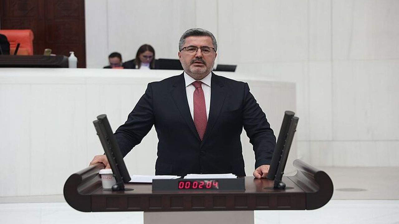 ÖZKAYA, “TARİHİMİZİN KARA BİR LEKESİ 28 ŞUBAT DARBESİNİ VE DARBECİLERİ TELİN EDİYORUM”