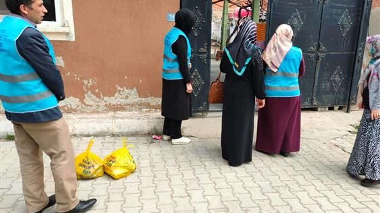 TDV AFYON ŞUBESİ GIDA KOLİLERİNİ DAĞITMAYA DEVAM EDİYOR