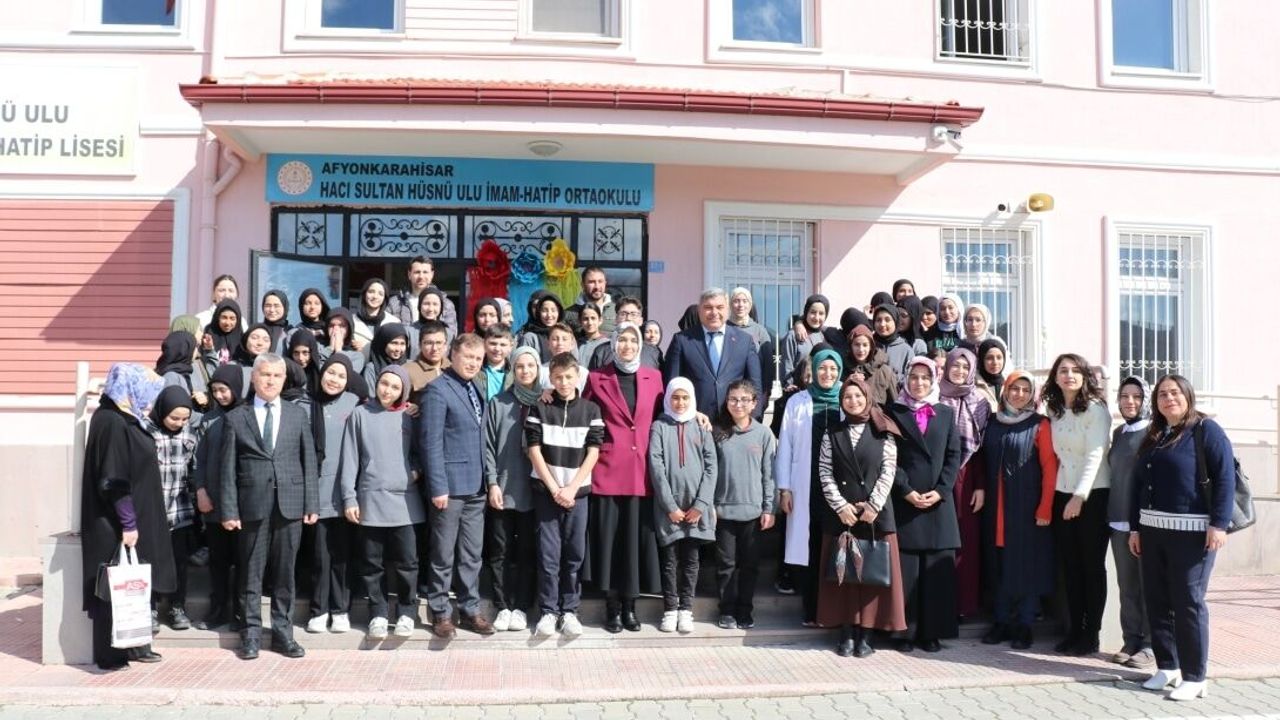 VALİ YİĞİTBAŞI OKUL ZİYARETİNDE