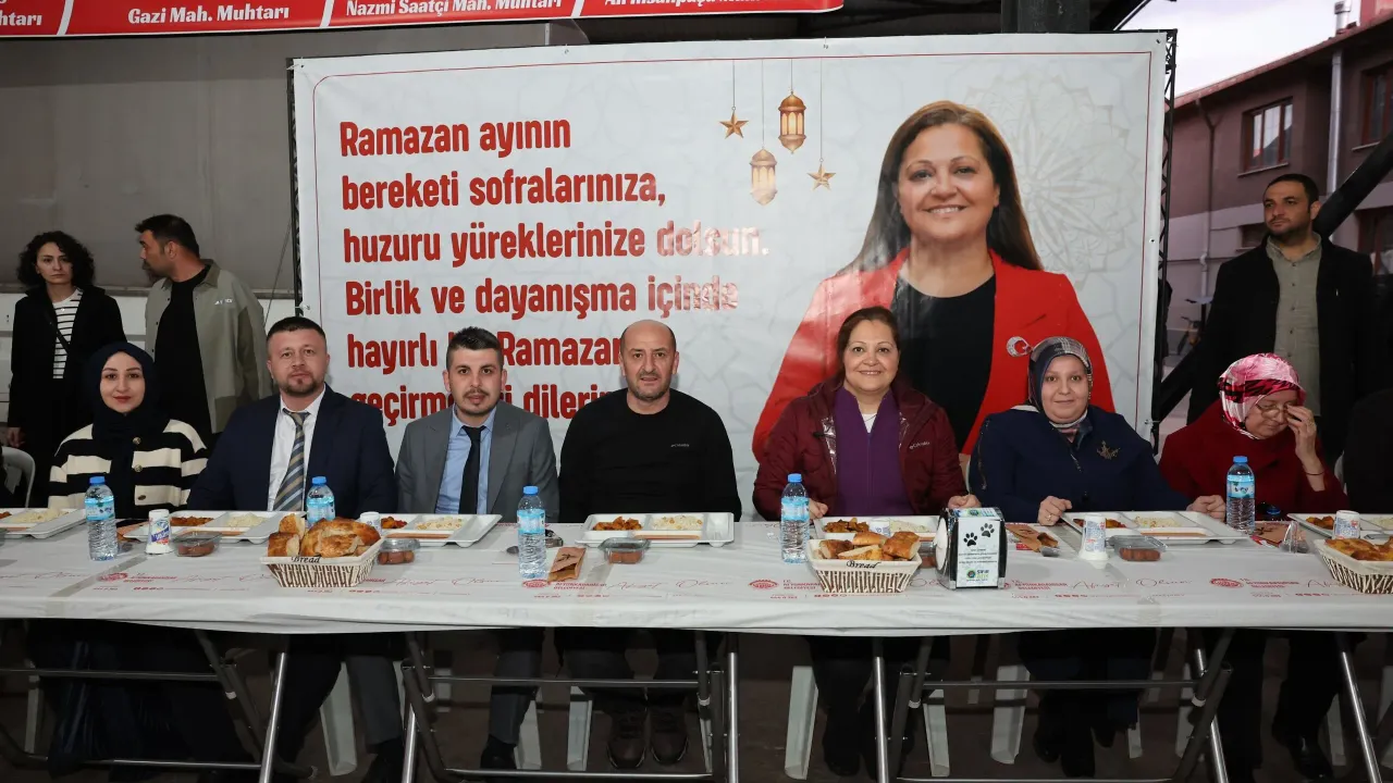 BAŞKAN KÖKSAL, İFTARINI 4 MAHALLENİN SAKİNLERİYLE BİRLİKTE AÇTI