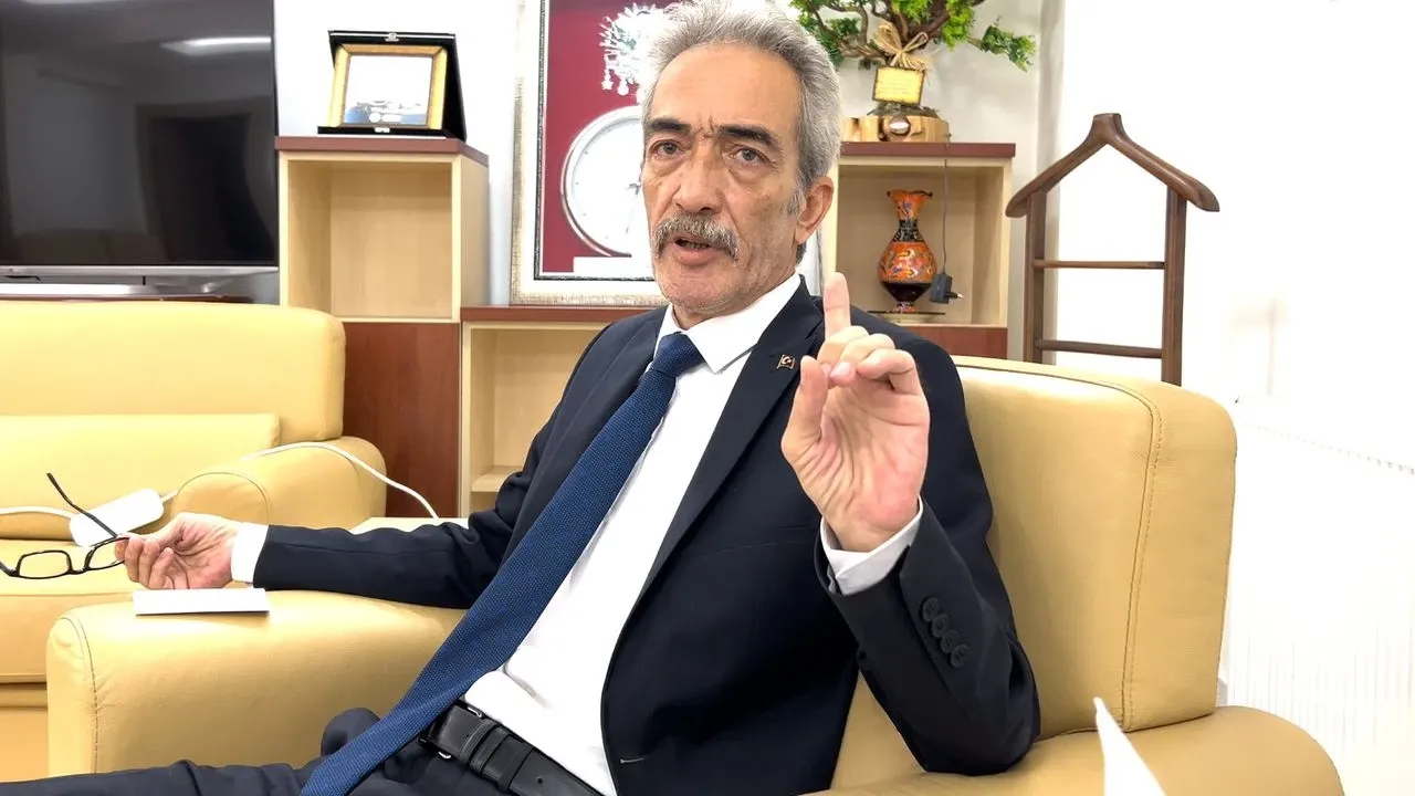 “TOPUKLU EFE TRİBÜNLERE OYNAMAYA DEVAM EDİYOR!”