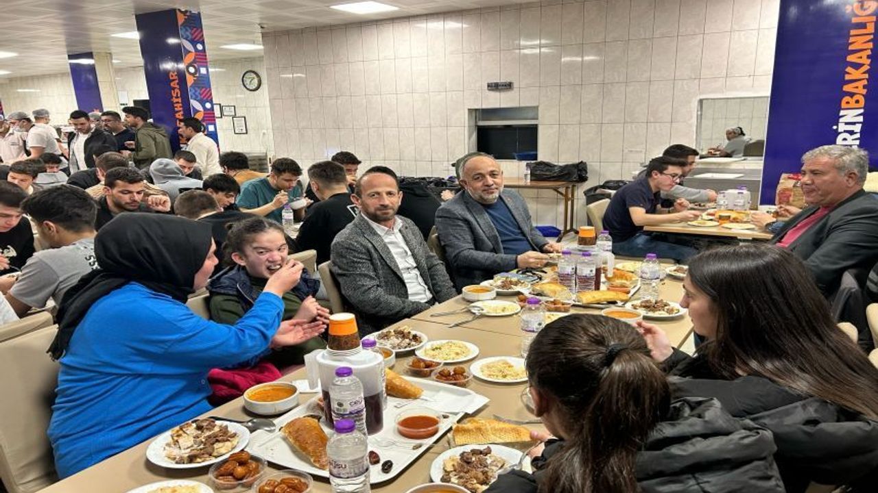 ÖZEL BİREYLER TINAZTEPE ÖĞRENCİ YURDU’NDA UNUTULMAZ BİR İFTAR YAŞADI