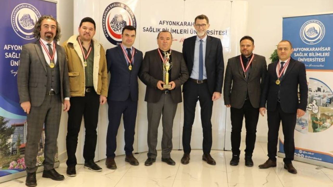 TURNUVALARDA DERECEYE GİREN AFSÜ PERSONELİ KUPALARINI ALDI