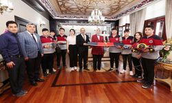 VALİ YİĞİTBAŞI, BAŞARILI ÖĞRENCİLERİ KUTLADI