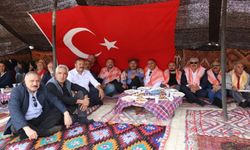 DİNAR BELEDİYE BAŞKANI VEYSEL TOPÇU, AVDAN YÖRÜK ŞENLİĞİNE KATILDI.