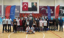 15 TEMMUZ ŞEHİTLERİNİ ANMA BADMİNTON TURNUVASI SONA ERDİ