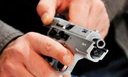 DÜĞÜN SAHİBİNİ VURMAK İSTERKEN KENDİSİ YARALANDI