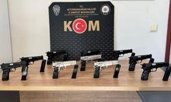 POLİS DURDURDUĞU ARAÇTA 10 ADET TABANCA ELE GEÇİRDİ