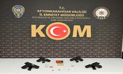 POLİS OTOMOBİLDE 4 TANACA ELE GEÇİRDİ