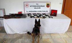 JANDARMA’DAN SİNANPAŞA’DA OPERASYON: 27 KİŞİNİN EVİ BASILDI!