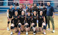 AKAL KIZ VOLEYBOL KIZ TAKIMI TÜM MAÇLARINI KAZANDI