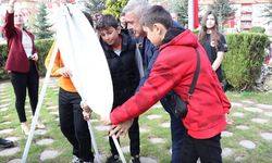 İL MİLLİ EĞİTİM MÜDÜRÜ SÜNNETÇİ ÇELENGİ ÇOCUKLARLA BİRLİKTE SUNDU