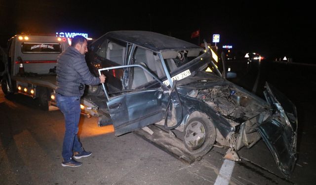 SANDIKLI’DA 2 OTOMOBİLİN ÇARPIŞTIĞI KAZADA 5 KİŞİ YARALANDI