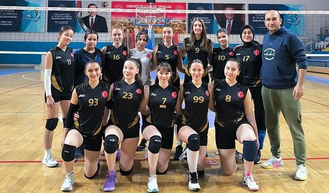 AKAL KIZ VOLEYBOL KIZ TAKIMI TÜM MAÇLARINI KAZANDI