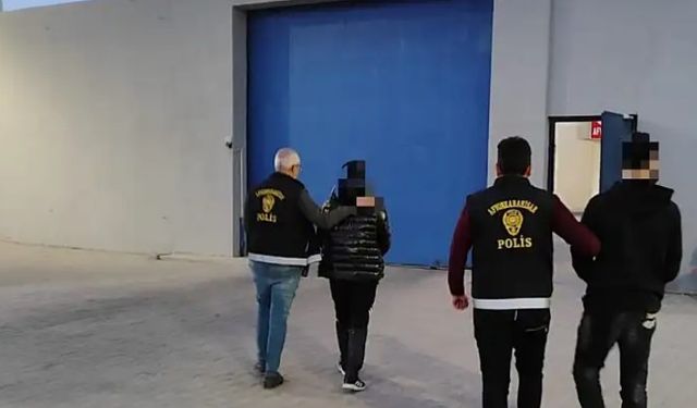 POLİS, KUYUMCULARA SAHTE ALTIN SATMAYA KALKAN 2 ŞAHSI YAKALADI