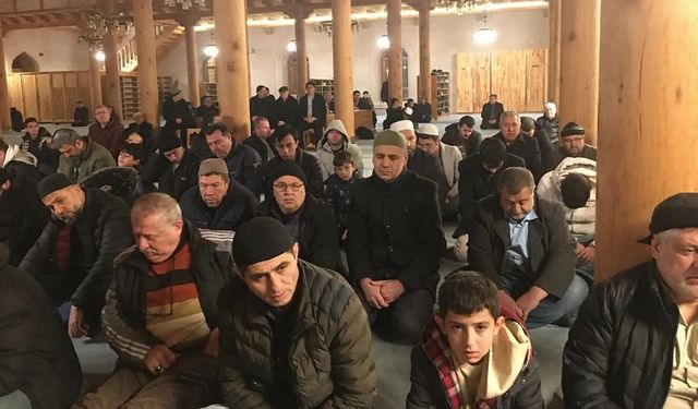 SABAH NAMAZI PAŞA CAMİİ DOLDU TAŞTI