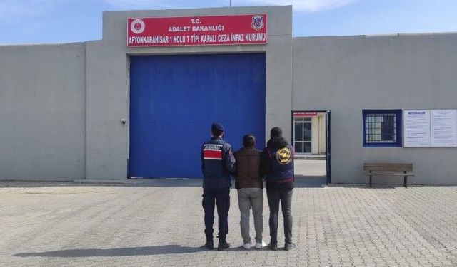 JASAT 18 YIL 11 AYA HÜKÜMLÜ ŞAHSI PAZARDA YAKALADI