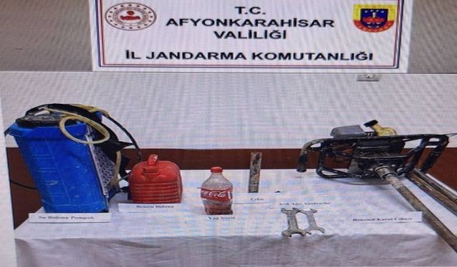 SANDIKLI’DA DEFİNECİ SUÇÜSTÜ YAKALANDI