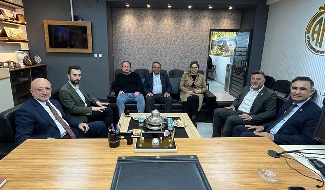 AK PARTİ HEYETİNDEN MUHTARLAR DERNEĞİNE ZİYARET