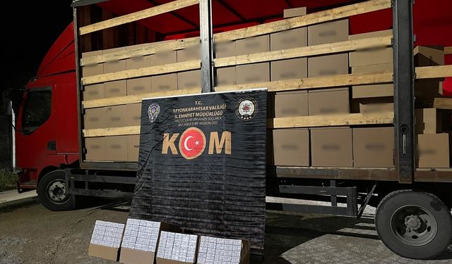 POLİS 3 MİLYON ADET SAHTE BANDROLLÜ MAKARON ELE GEÇİRDİ