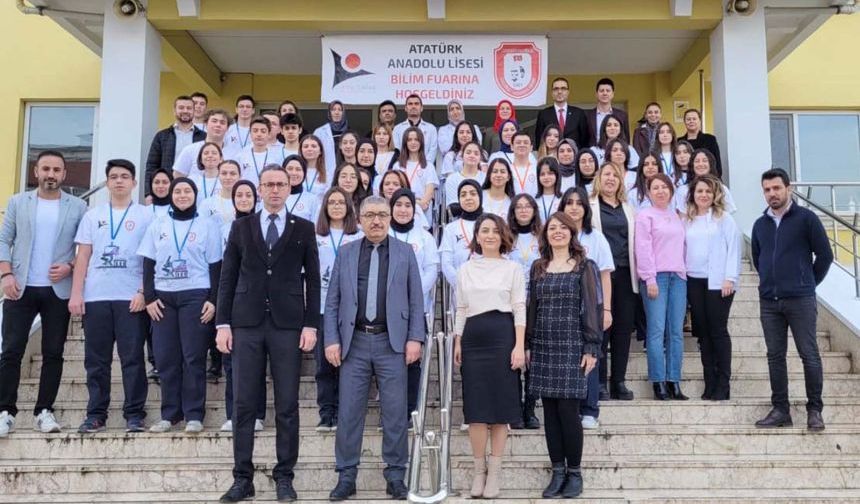ATATÜRK ANADOLU LİSESİNDE BİLİM FUARI AÇILDI