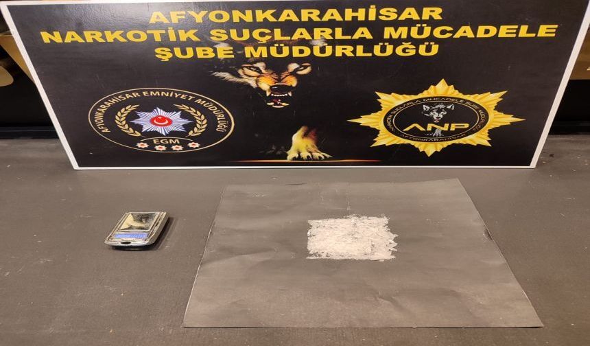 POLİS UYUŞTURUCU SATICISINI YAKALADI